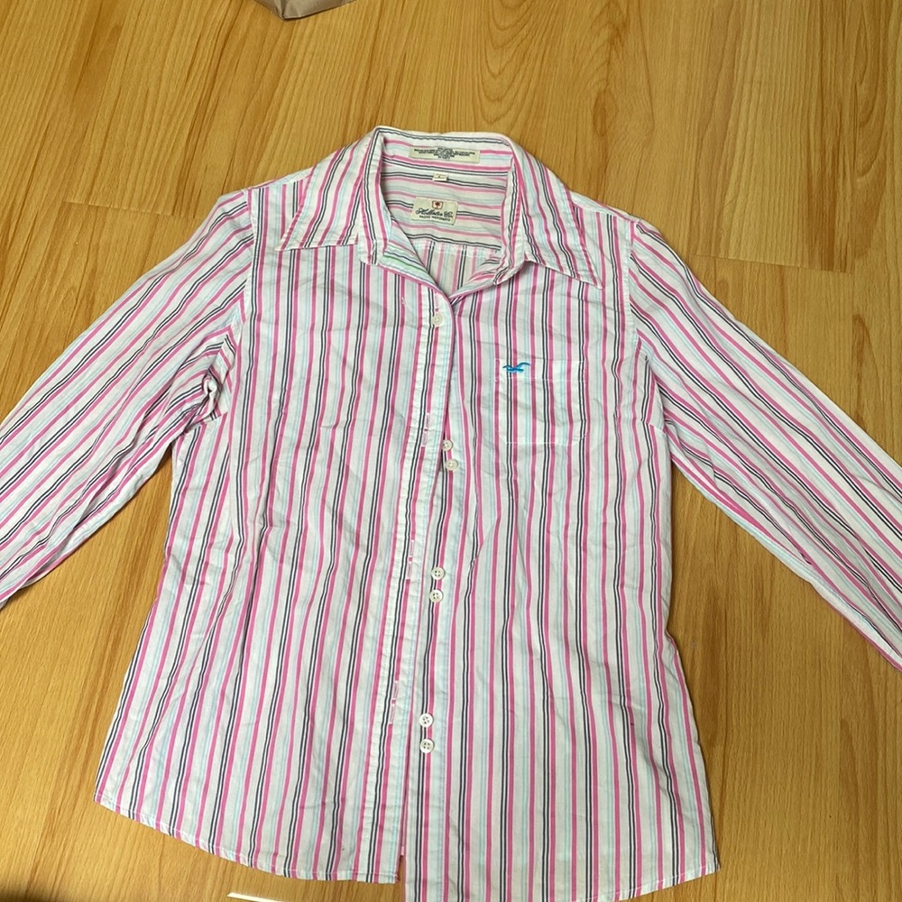 Nice beautiful long sleeve blouse.